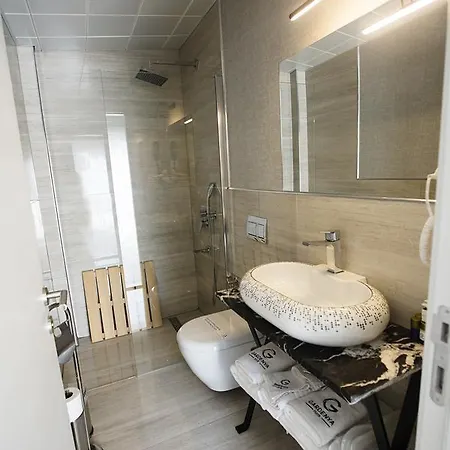 מלון Gardenya 3*